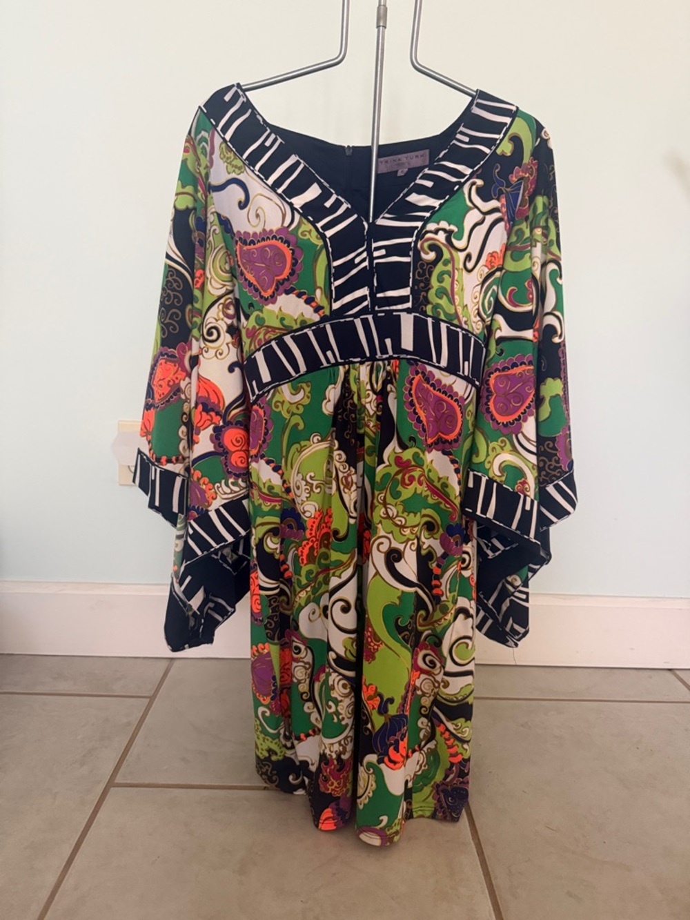 Trina Turk Women's Kairi
Turkish Delight Matte Jersey
Kimono Sleeve Dress size 6